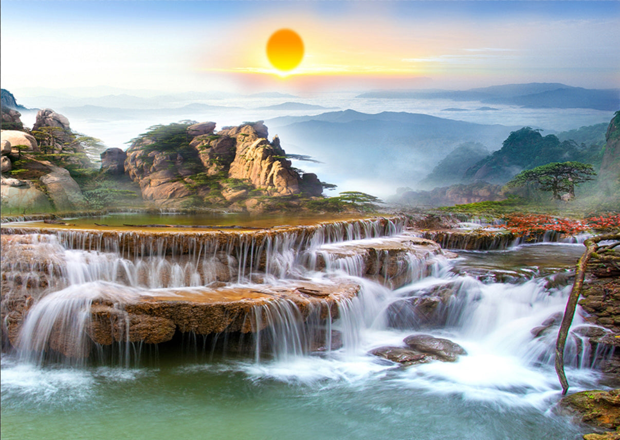 Cascade la apus peste munți