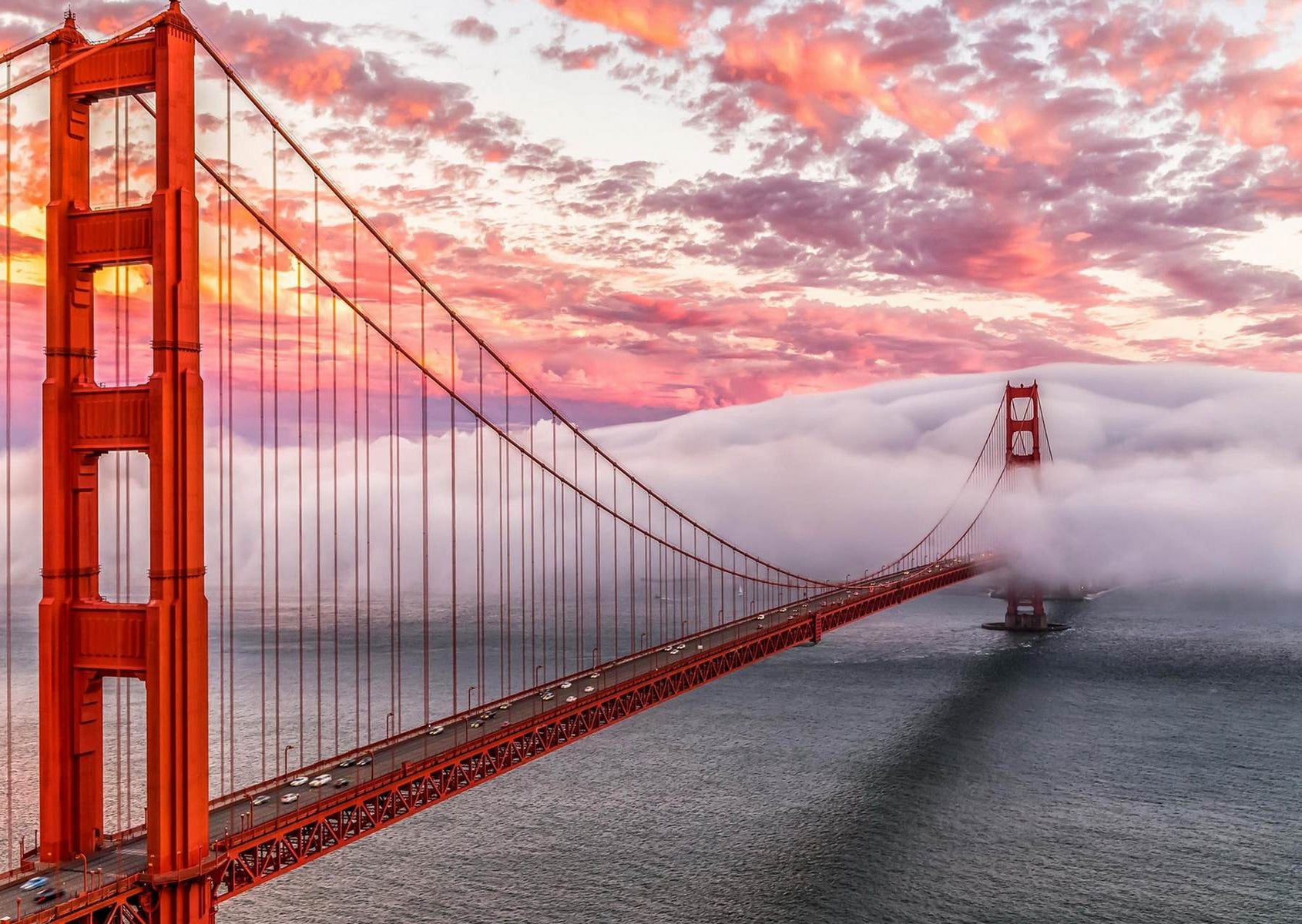 Golden Gate la apus roz