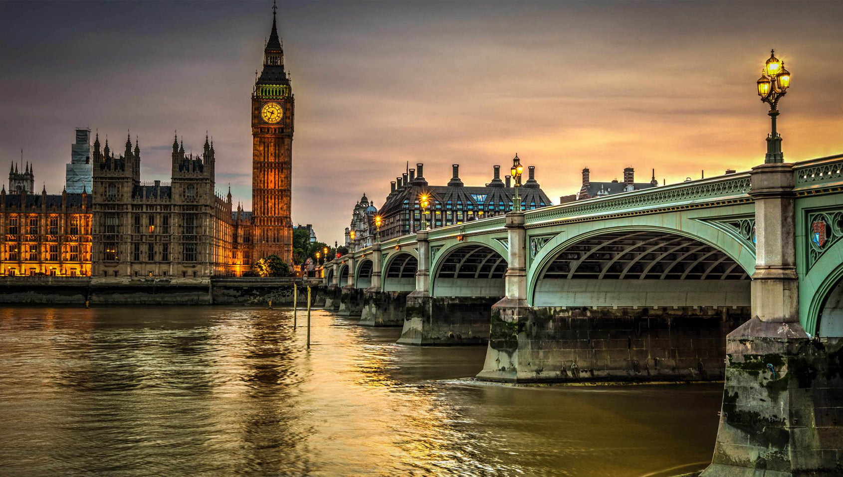 Big Ben și Podul Westminster la apus în Londra