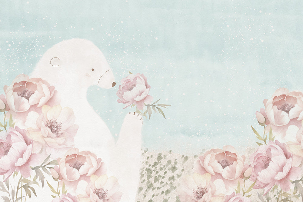Urs polar printre bujori pastel