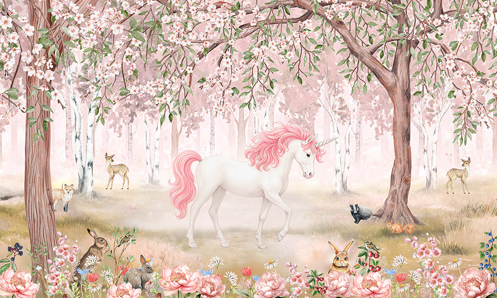 Unicorn roz în pădure înflorită