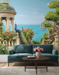 Păun regal pe terasă mediteraneană
