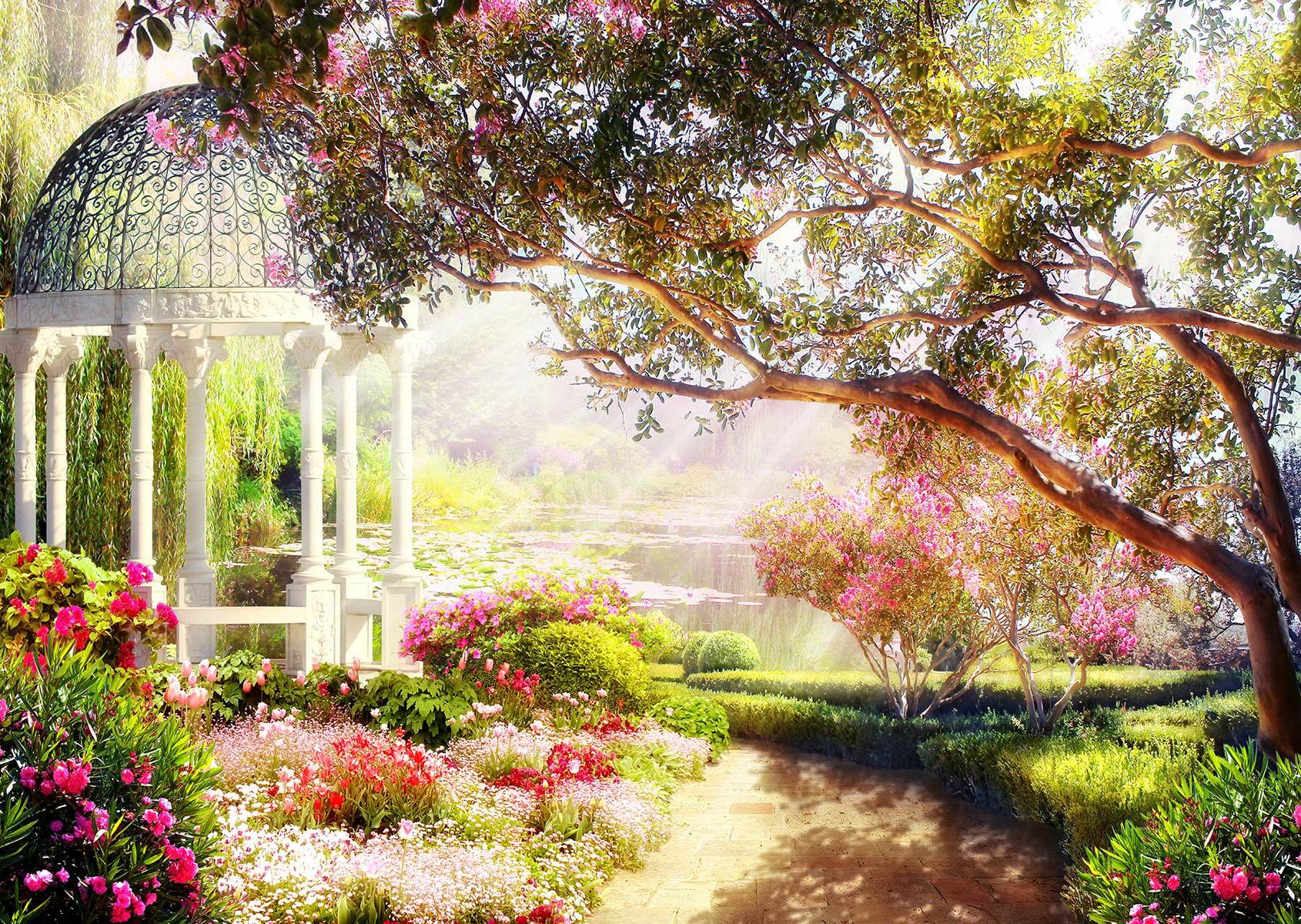 Grădină romantică cu râu