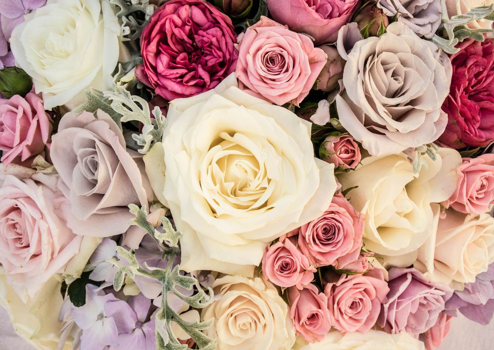 Buchet elegant cu trandafiri pastel