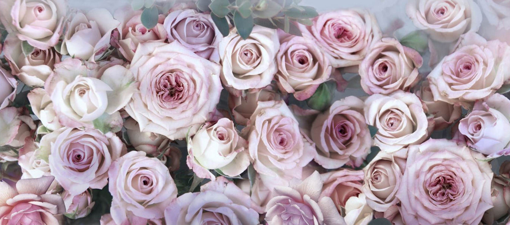 Trandafiri roz pal în buchet romantic