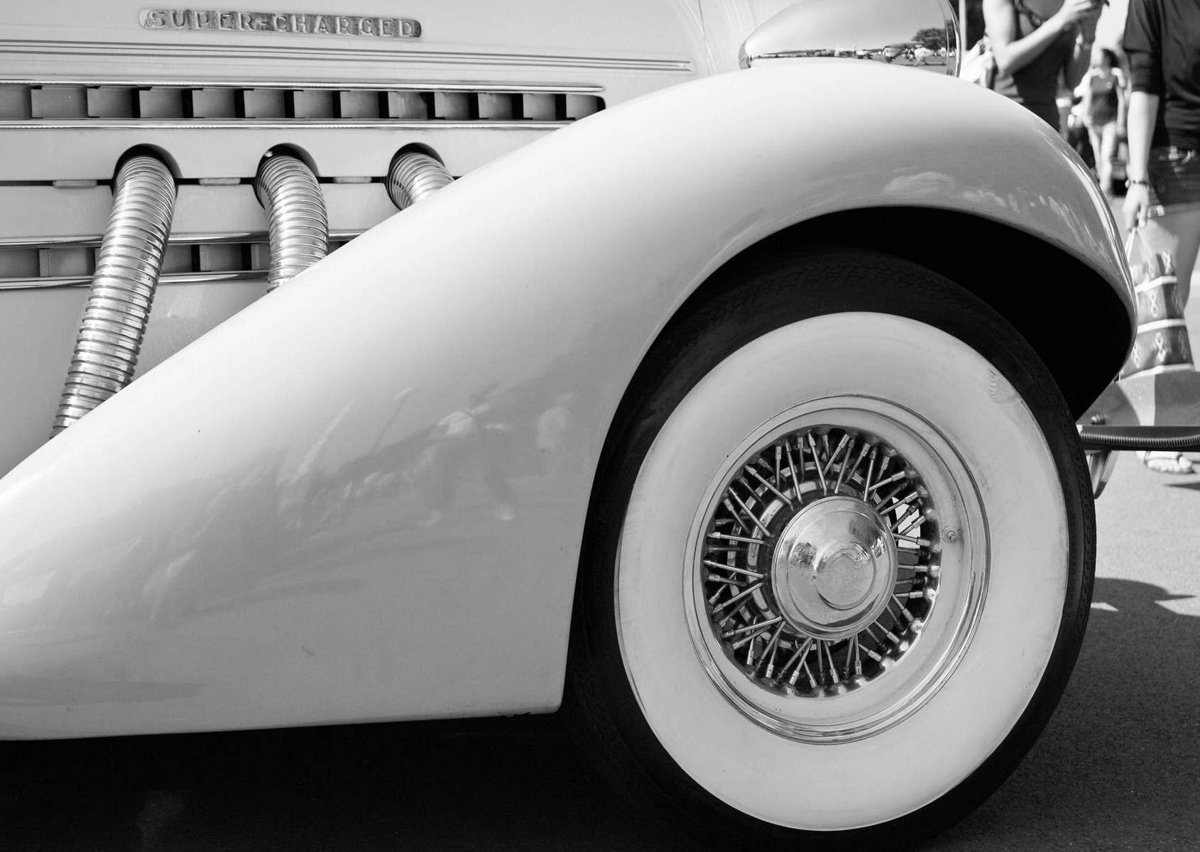 Automobil retro alb-negru