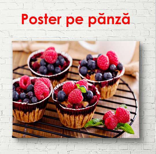 Постер - Вкусные пирожные корзинка на столе, 90 x 60 см, Постер в раме, Еда и Напитки