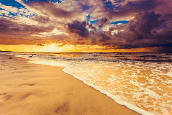Fototapet - Vedere a unui apus de soare frumos pe malul mării