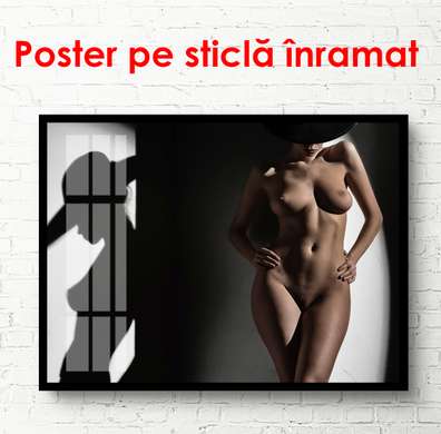 Poster - Fata în pălărie lângă perete, 90 x 60 см, Poster înrămat, Nude