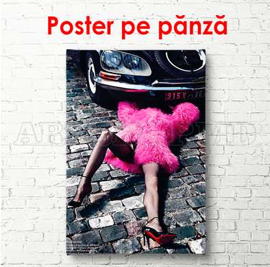 Poster - Fată care repară o mașină, 30 x 45 см, Panza pe cadru, Diverse