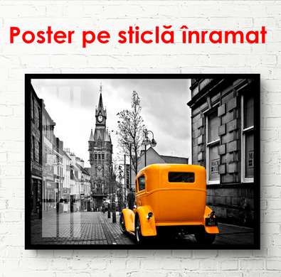 Poster - Mașină retro galbenă pe un fundal alb-negru al orașului, 90 x 60 см, Poster înrămat, Transport