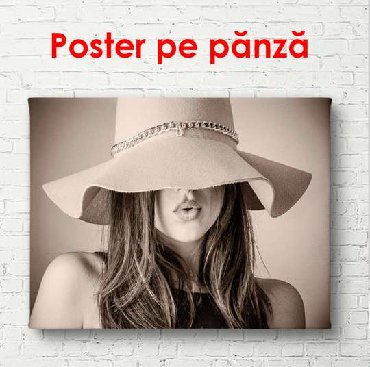 Poster - Fata cu pălărie, 45 x 30 см, Panza pe cadru, Alb Negru