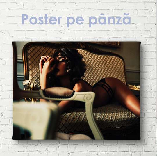 Постер - Молодая девушка отдыхает, 45 x 30 см, Холст на подрамнике, Ню
