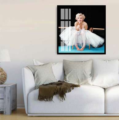 Poster - Marlin Monroe veselă, 100 x 100 см, Poster inramat pe sticla