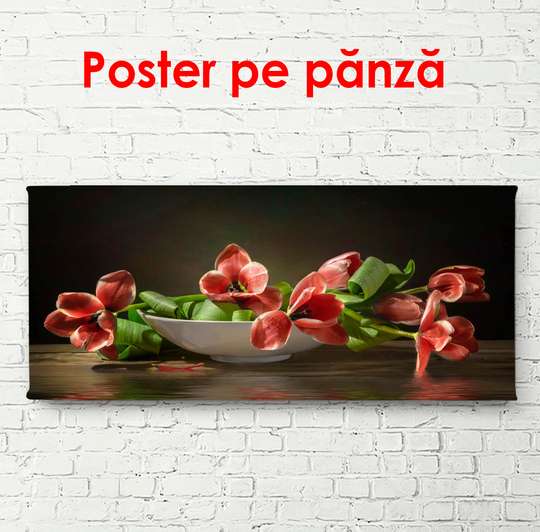 Poster, Lalele roșii pe o masă într-o vază, 90 x 45 см, Poster înrămat