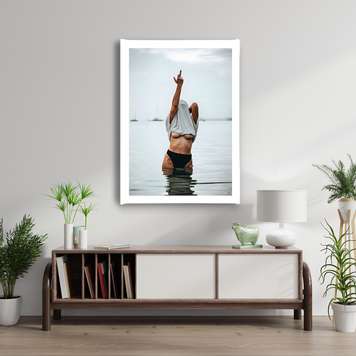 Poster - Femeie in tricou gri, 30 x 45 см, Panza pe cadru, Nude