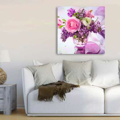Poster - Flori violet într-o vază pe masă, 100 x 100 см, Poster inramat pe sticla