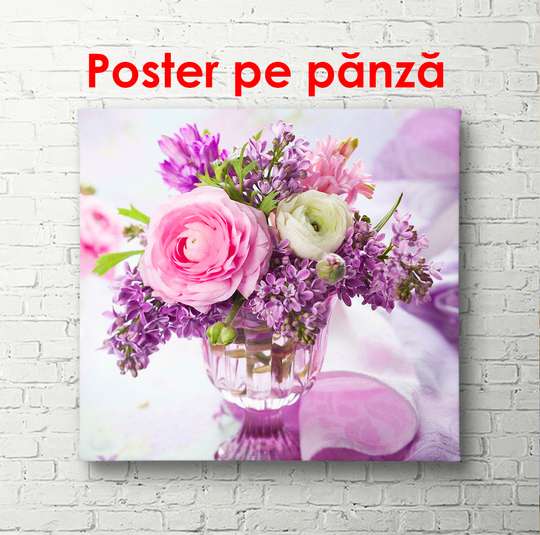 Poster, Flori violet într-o vază pe masă, 100 x 100 см, Poster înrămat