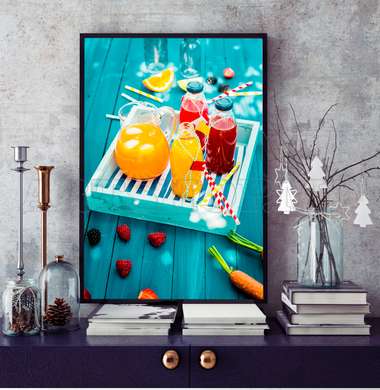 Poster - Suc de portocale pe o masă albastră, 45 x 90 см, Poster înrămat, Alimente și Băuturi