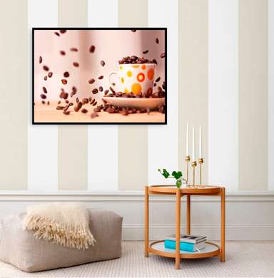 Poster - O cană de cafea cu boabe de cafea zburătoare, 90 x 60 см, Poster înrămat, Alimente și Băuturi
