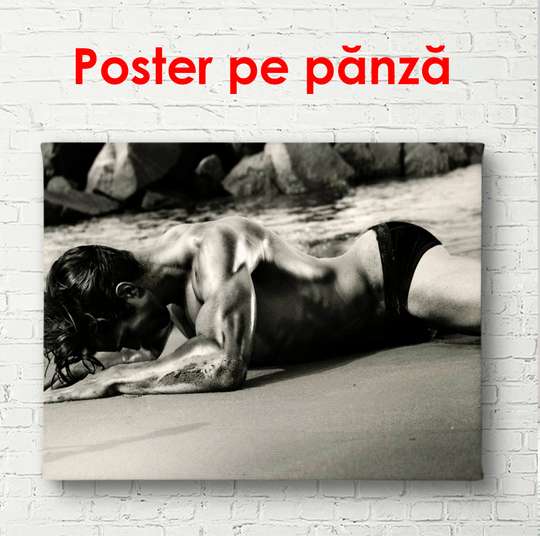 Постер - Мужчина на пляже на песке, 90 x 60 см, Постер в раме