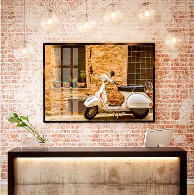 Постер - Мотоцикл коричневого цвета во дворе, 90 x 60 см, Постер в раме, Транспорт