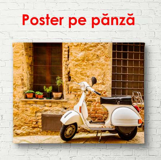 Постер - Мотоцикл коричневого цвета во дворе, 90 x 60 см, Постер в раме