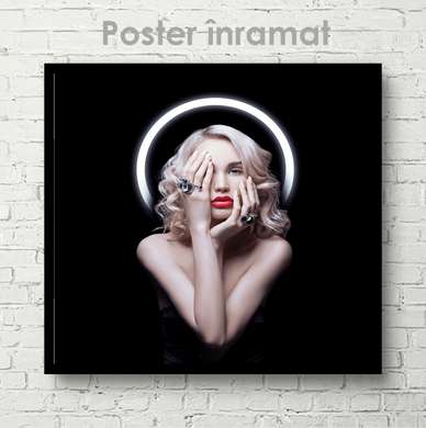 Постер - Портрет девушки на черном фоне, 100 x 100 см, Постер на Стекле в раме