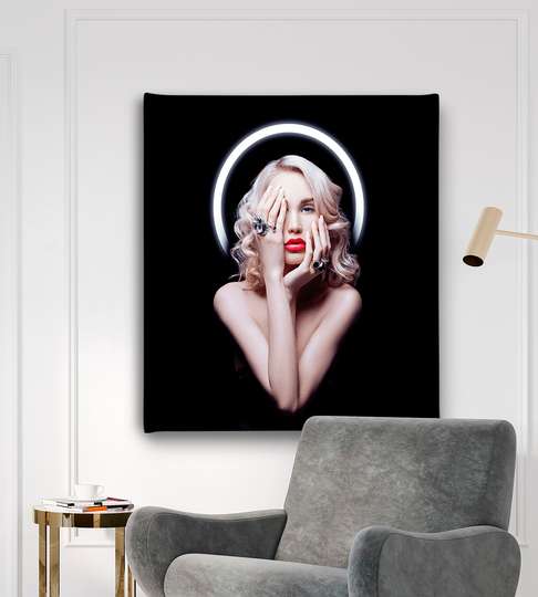 Постер - Портрет девушки на черном фоне, 40 x 40 см, Холст на подрамнике, Личности