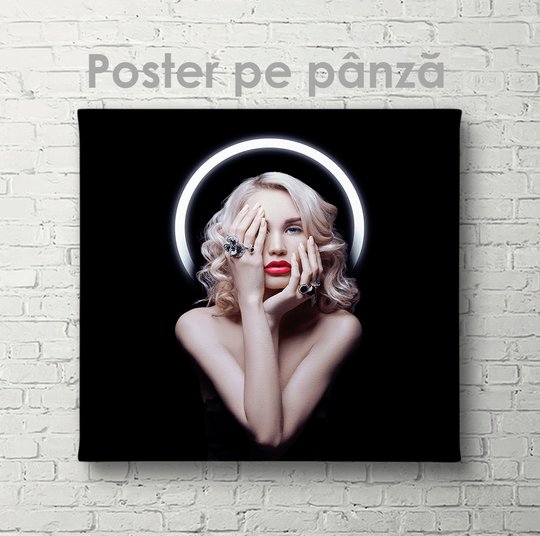 Poster, Портрет девушки на черном фоне, 40 x 40 см, Panza pe cadru