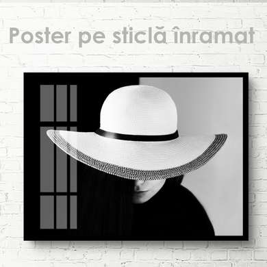 Poster - Doamnă în pălărie albă, 45 x 30 см, Panza pe cadru, Alb Negru