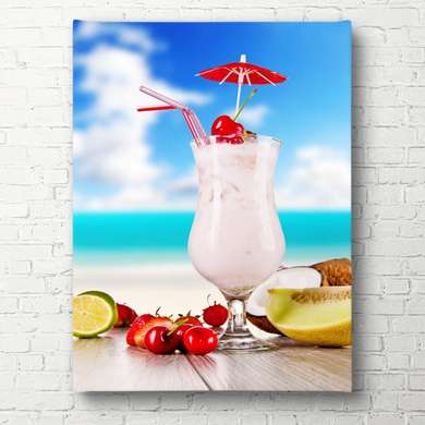 Poster - Smoothie de căpșuni pe un fundal de plajă cu cer albastru, 45 x 90 см, Poster înrămat, Alimente și Băuturi