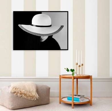 Poster - Doamnă în pălărie albă, 45 x 30 см, Panza pe cadru, Alb Negru