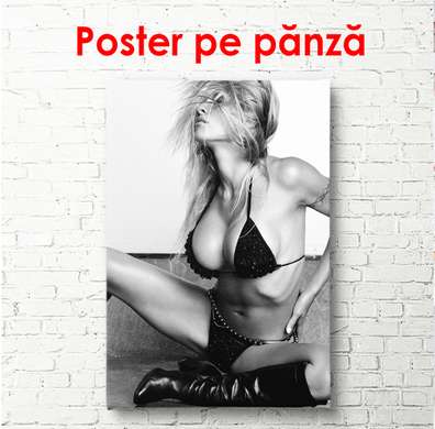 Постер - Модель в черном купальнике, 60 x 90 см, Постер в раме, Личности