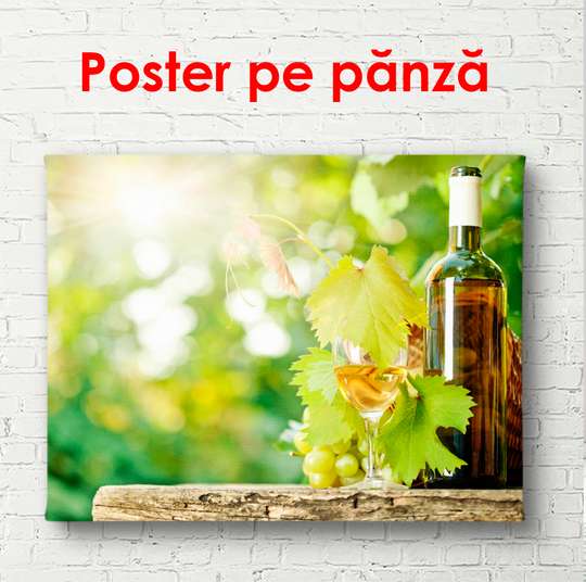 Постер - Бутылка вина на бочке на фоне виноградник, 90 x 60 см, Постер в раме, Еда и Напитки