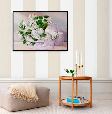 Постер - Белая корзинка с цветами на нежном розовом фоне, 90 x 60 см, Постер в раме, Натюрморт