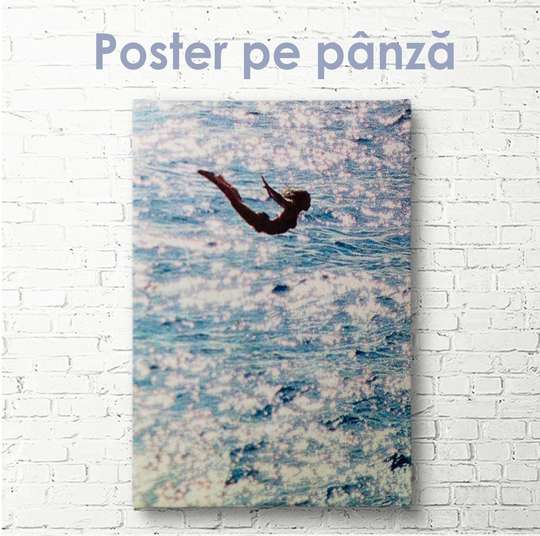 Постер - Девушка прыгает в воду, 30 x 60 см, Холст на подрамнике, Ню