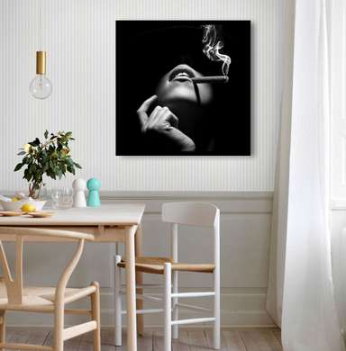 Poster - Fată cu o țigară, 100 x 100 см, Poster inramat pe sticla
