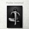 Постер - Черно белое изображение женственной девушке, 30 x 45 см, Холст на подрамнике, Ню