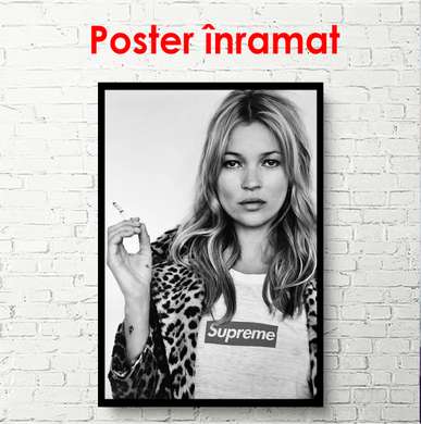 Poster - Kate Moss with a cigarette, 60 x 90 см, Framed poster