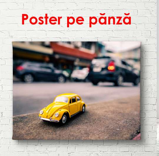 Постер - Маленький желтый автомобиль на фоне огромного города, 90 x 60 см, Постер в раме
