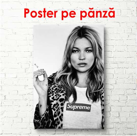 Poster, Kate Moss cu o țigară, 60 x 90 см, Poster înrămat