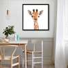 Poster - Pui de girafă pe un fundal alb, 100 x 100 см, Poster inramat pe sticla, Minimalism