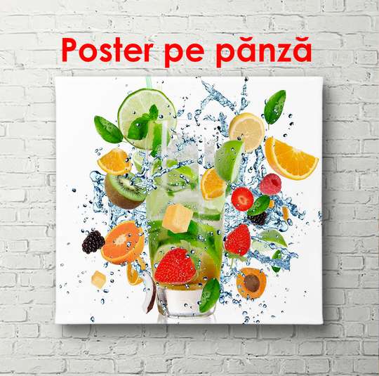 Постер - Стакан с фруктами и брызгами воды, 100 x 100 см, Постер в раме