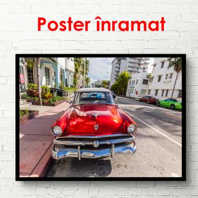 Постер - Красивый старинный красный автомобиль во дворе, 90 x 60 см, Постер в раме, Транспорт