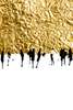 Постер - Черные силуэты людей на золотом фоне, 60 x 90 см, Постер на Стекле в раме, Абстракция