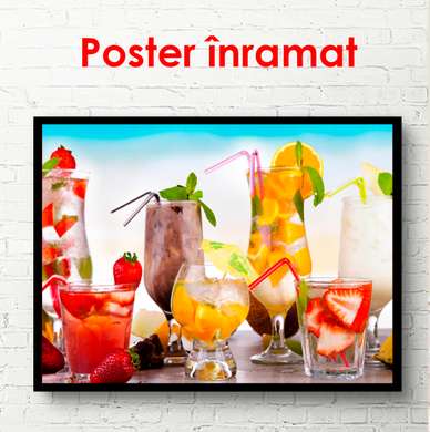 Poster - Cocktailuri de vară pe fundalul plajei, 90 x 60 см, Poster înrămat, Alimente și Băuturi