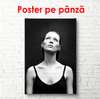 Постер - Портрет Кейт Мосс в черной майке на черном фоне, 60 x 90 см, Постер в раме, Личности
