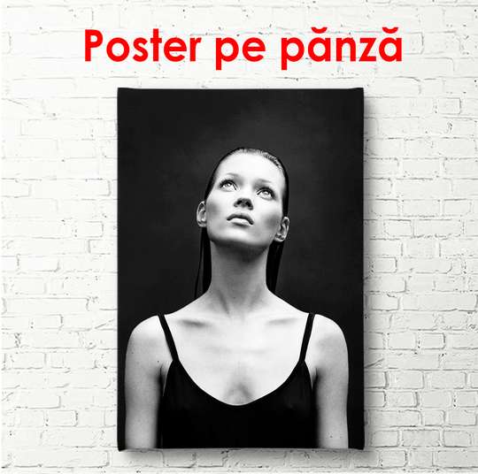 Poster, Portretul lui Kate Moss cu un tricou negru pe un fundal negru, 60 x 90 см, Poster înrămat