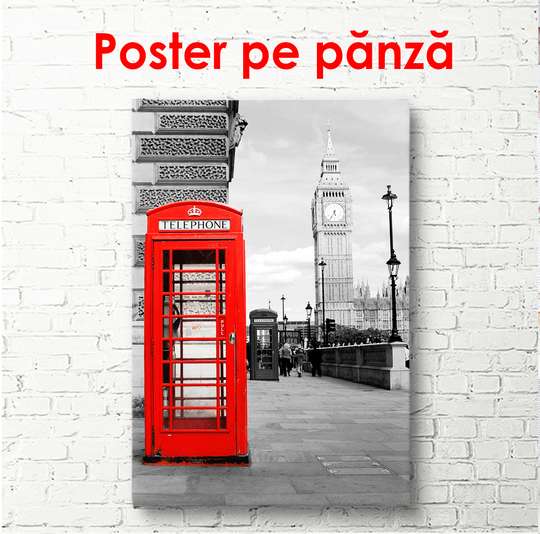 Постер - Красная телефонная будка в городе, 45 x 90 см, Постер в раме, Черно Белые